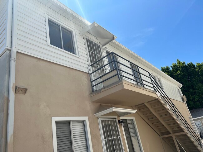 Building Photo - 14812 Magnolia Blvd