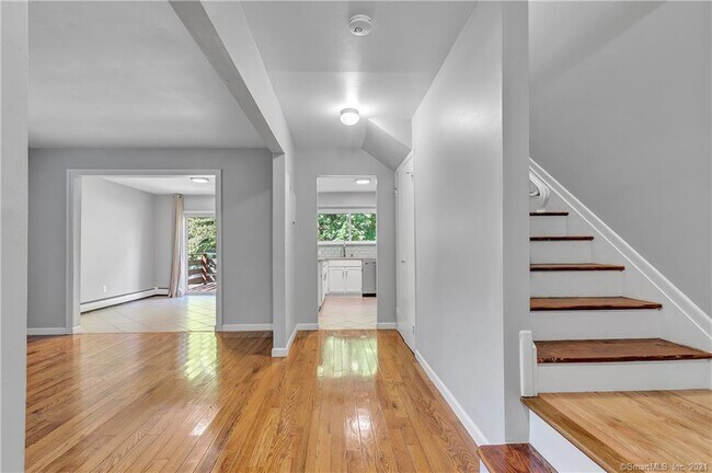 Building Photo - 333 Vincellette St
