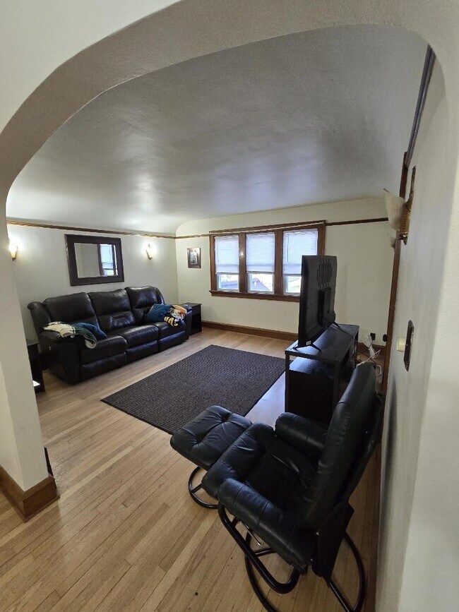 Livingroom from Diningrm - 618 S Main St