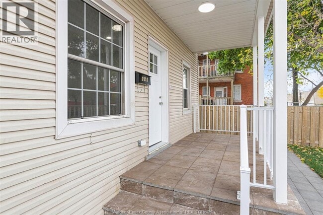 Building Photo - 666 Brant St