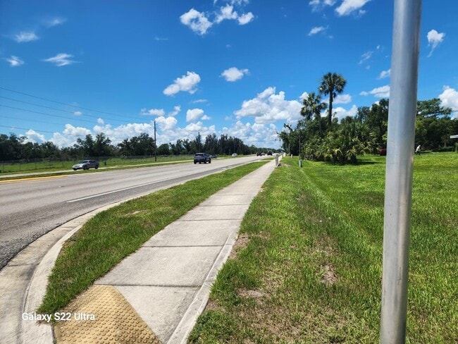Foto del edificio - 1821 Los Pinos Rd