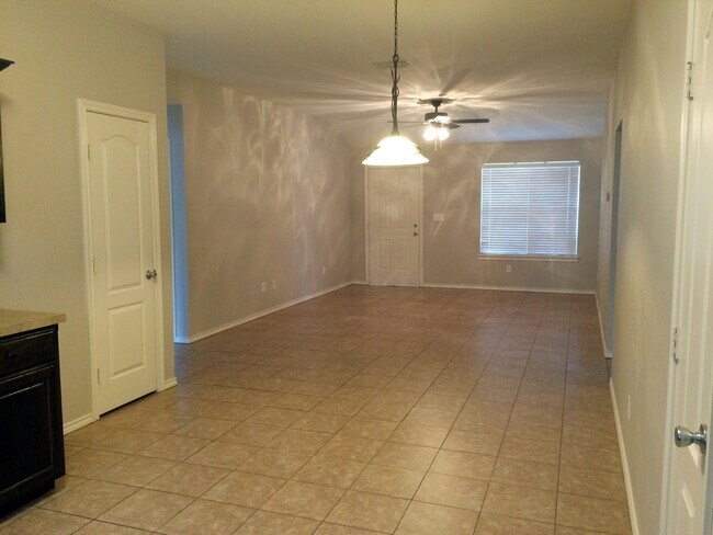 Foto del edificio - Mission Ranch- 2 Bedroom Duplex for Rent in Lindale!