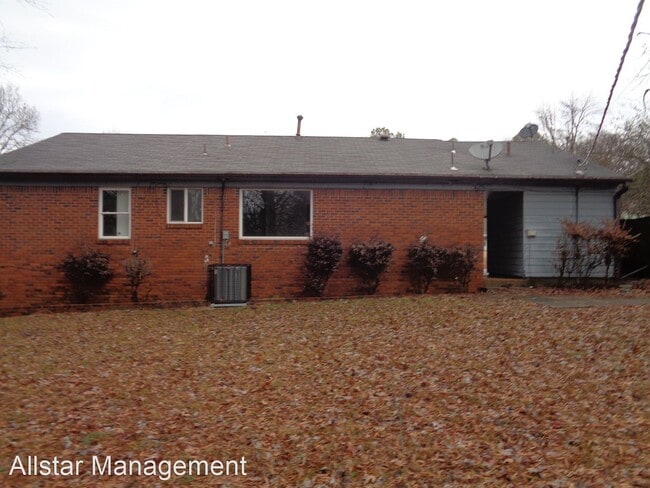 Building Photo - 3 br, 1.5 bath House - 1319 Stateline Rd