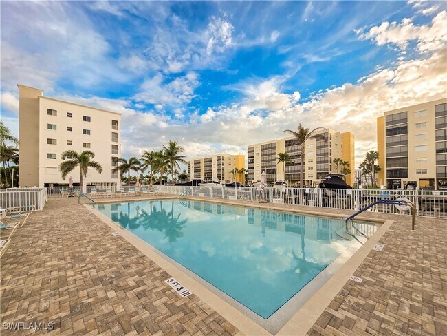 Building Photo - 4371 Bay Beach Ln