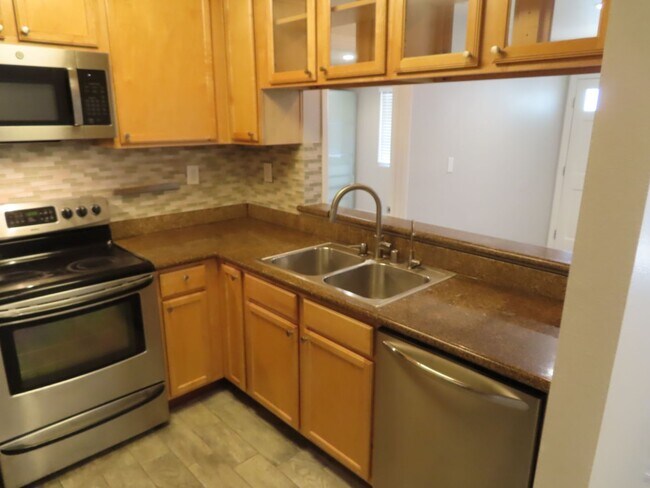 Foto del edificio - Immaculate one bedroom condo in Mira Mesa / Scripps Ranch Area
