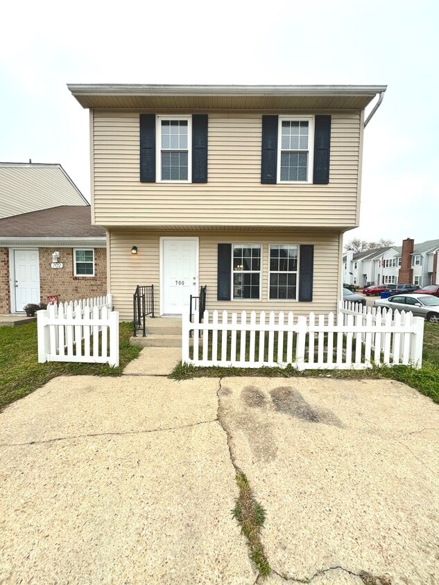 Primary Photo - 700 Wolftrap Ln