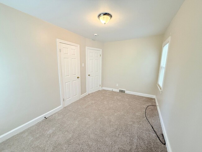 Building Photo - Renovated 3-Bedroom Home – We Welcome Sect...