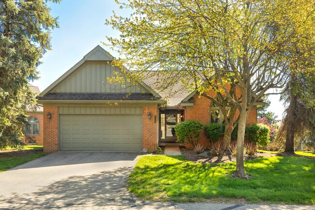 Building Photo - 37743 Avon Ln