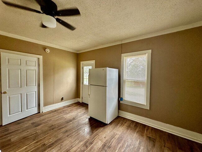 Building Photo - 2/1 Cabin In Ingram