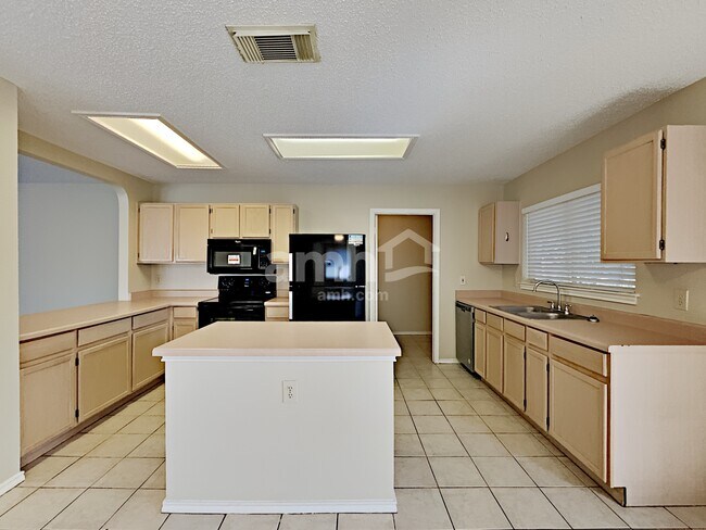 Foto del edificio - 6322 Regency Ct