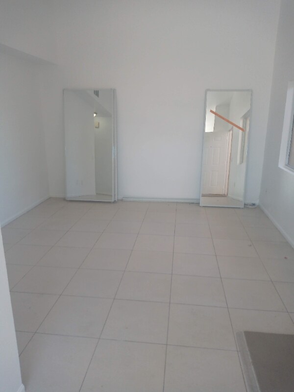 Foto del edificio - 9591 Palm Dr