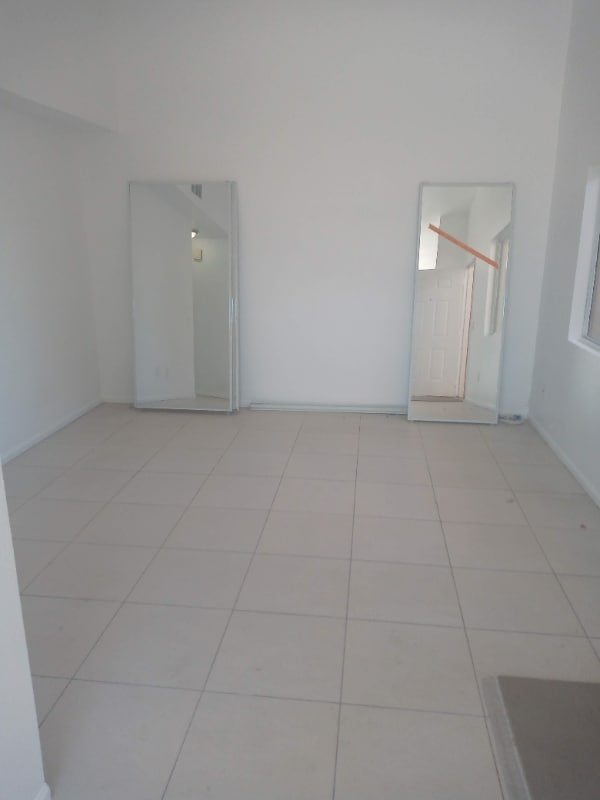 Building Photo - 9591 Palm Dr