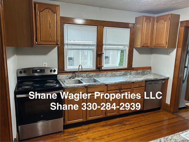 Building Photo - 1370 S Freedom Ave