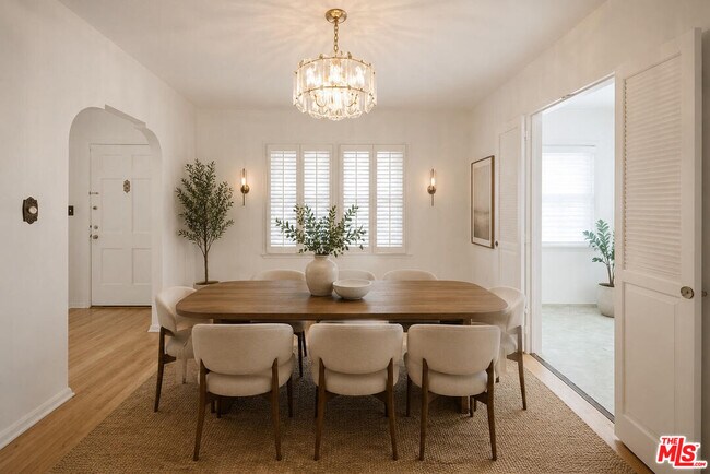 Foto del edificio - 8029 Airlane Ave