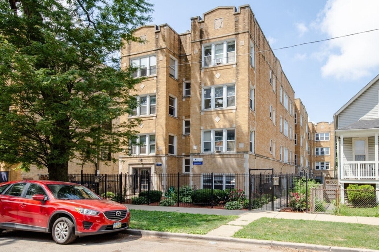 Foto principal - 1916 N Drake Ave