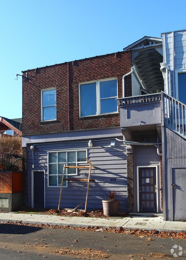 Primary Photo - 608 S Fife St
