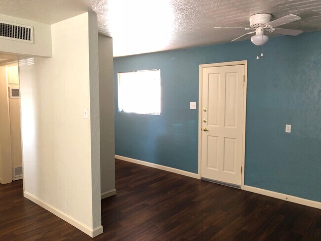 Building Photo - 701 W Yandell Dr