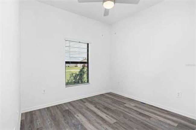 Foto del edificio - 26317 Explorer Rd