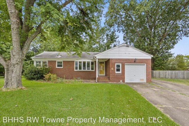 Building Photo - 3 br, 1.5 bath House - 10 Bonaire Drive