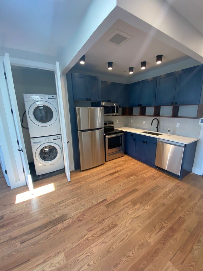 Building Photo - 1475 Greene Ave