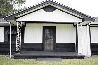 Building Photo - 2109 E Goliad Ave