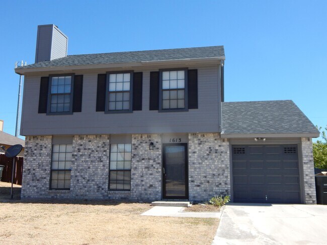 Foto del edificio - 1613 Bobby Lee Dr