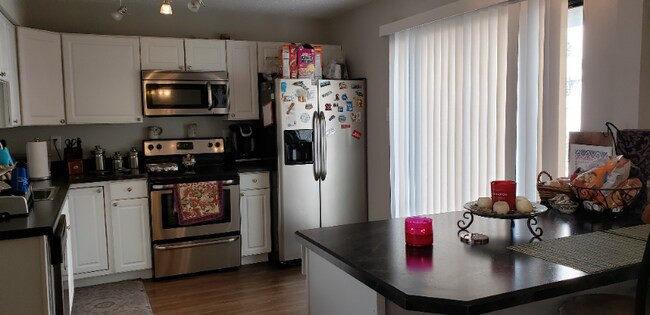 Foto del edificio - 2408 Hidden Meadow Ln