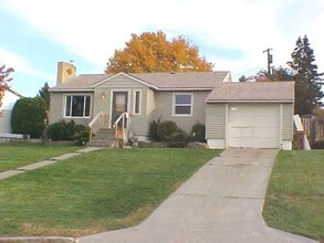 Building Photo - 2132 W Shannon Ave