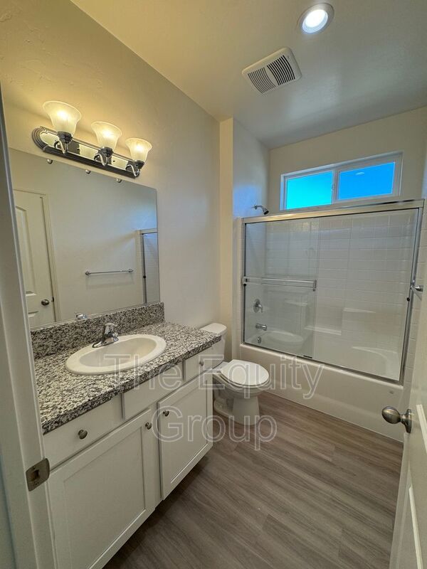 Foto del edificio - 4116 E Kaweah Ave