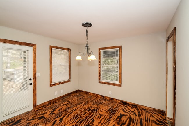 Building Photo - 1040 Rose Hill Cir