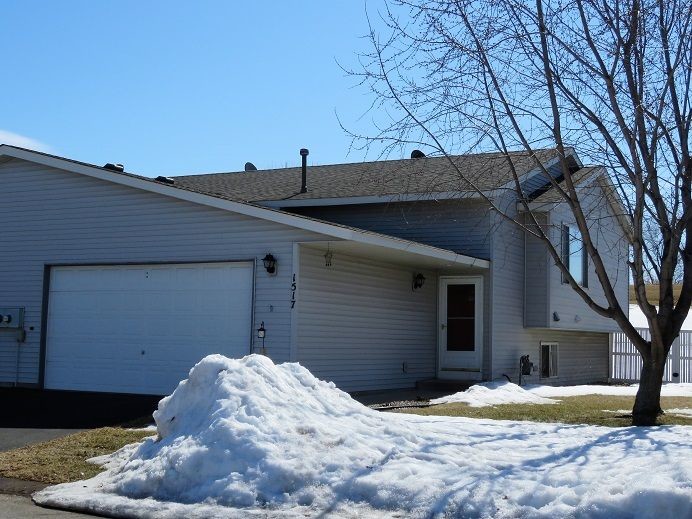 Primary Photo - Great 4 bedroom Townhouse in Shakopee