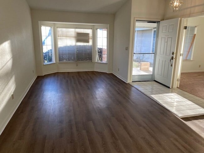 Building Photo - Woodcreek Oaks area 4 bedroom.