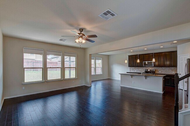 Foto del edificio - Spacious and Stylish Home in Prime North A...