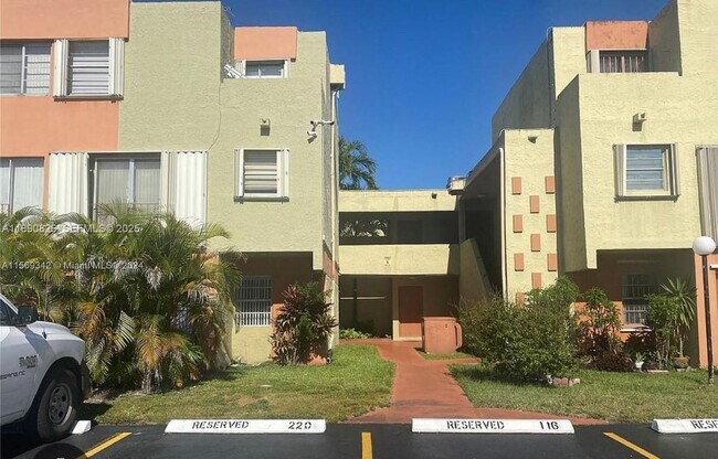 Foto del edificio - 9390 W Flagler St