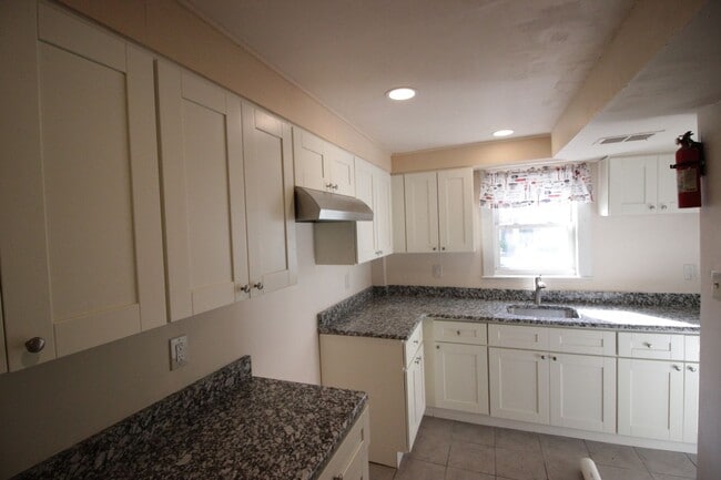 Building Photo - Charming 3BR Townhome in Wilmington