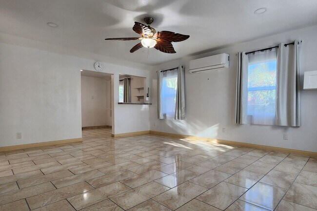 Foto del edificio - Must See, Cozy Corona 2Bd, 2Ba, Remodeled ...