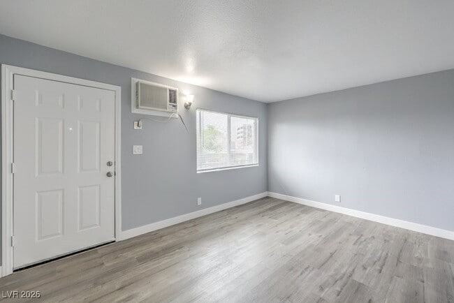 Foto del edificio - 324 W Cleveland Ave