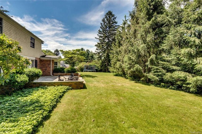 Building Photo - 234 Touraine Rd
