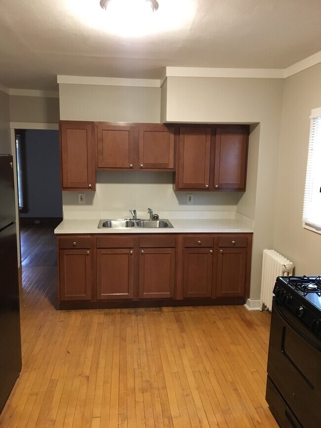 Building Photo - Charming 4 bedroom, 1bath Nedrow w garage