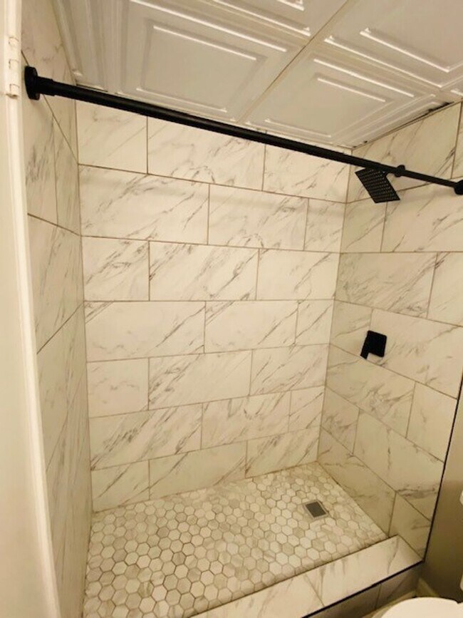 Foto del edificio - University Towers #318 - Bright and open studio with in-unit kitchen & bath available JUNE 2026-$...