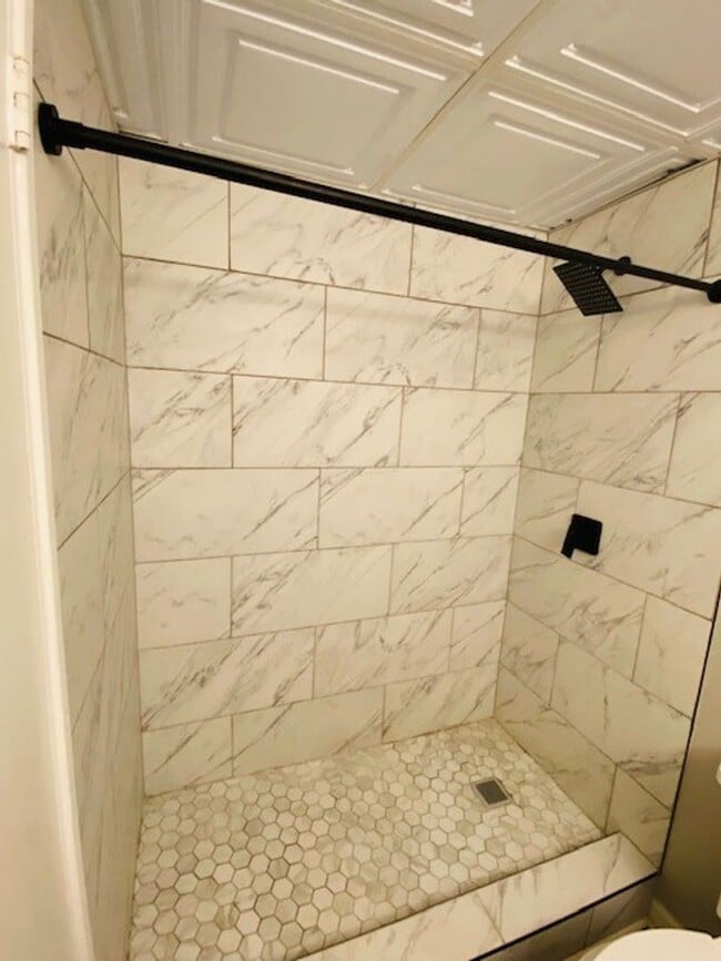 Foto del edificio - University Towers #318 - Bright and open studio with in-unit kitchen & bath available JUNE 2026!