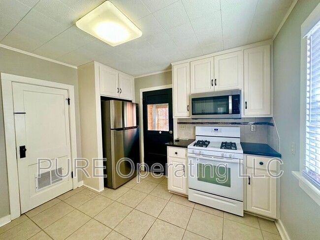 Building Photo - 4225 S 39th Ave