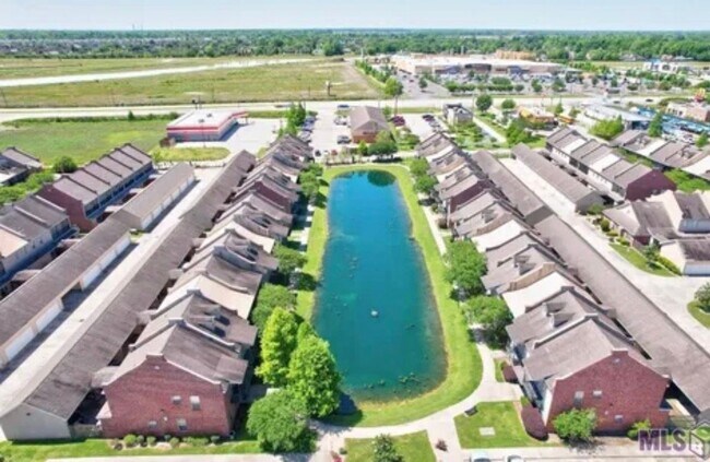 Building Photo - 10600 Lakes Blvd
