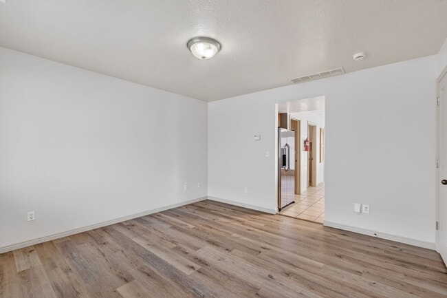 Building Photo - Must-See Apartment in Pheasant Ridge  Pocatello!