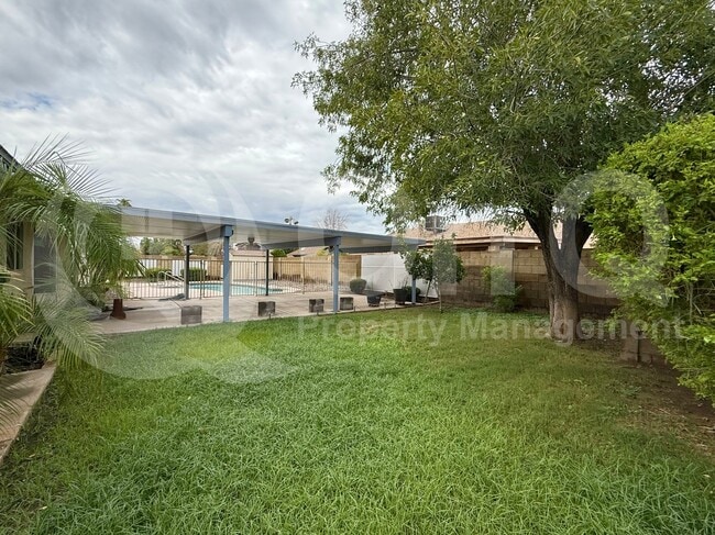 Building Photo - 8102 W Sweetwater Ave