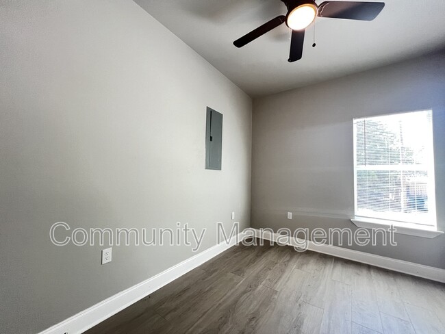 Building Photo - 637 Iberville St