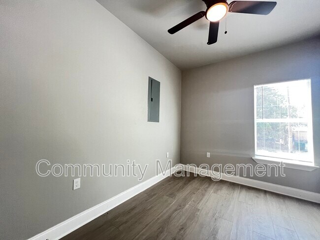 Foto del edificio - 637 Iberville St