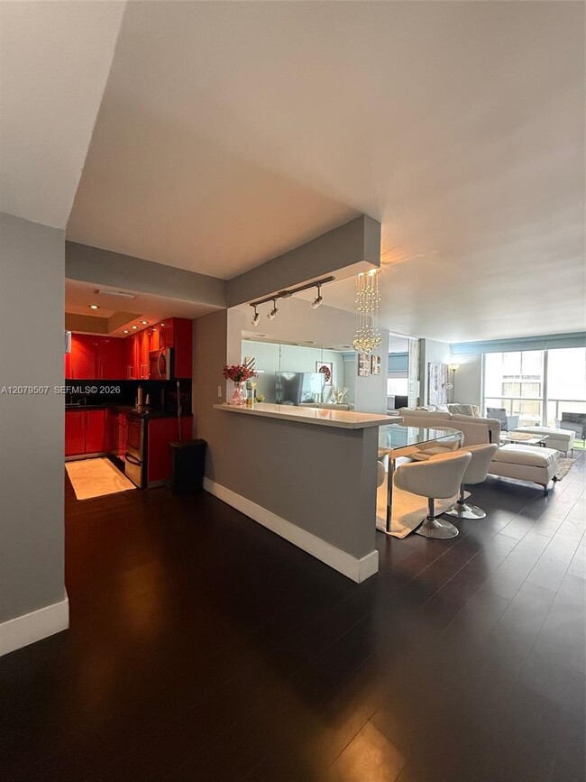 Building Photo - 6039 Collins Ave