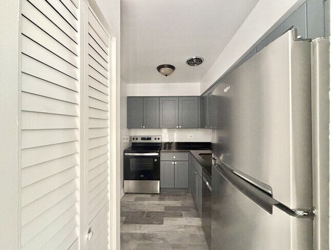 Foto del edificio - 3825 N Pine Grove Ave