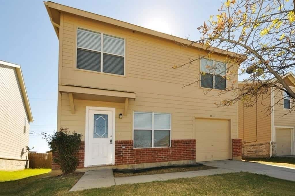 Primary Photo - 1316 Macaw Ct